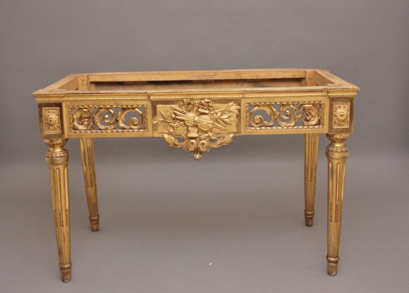 A superb quality 18th Century Italian giltwood console table