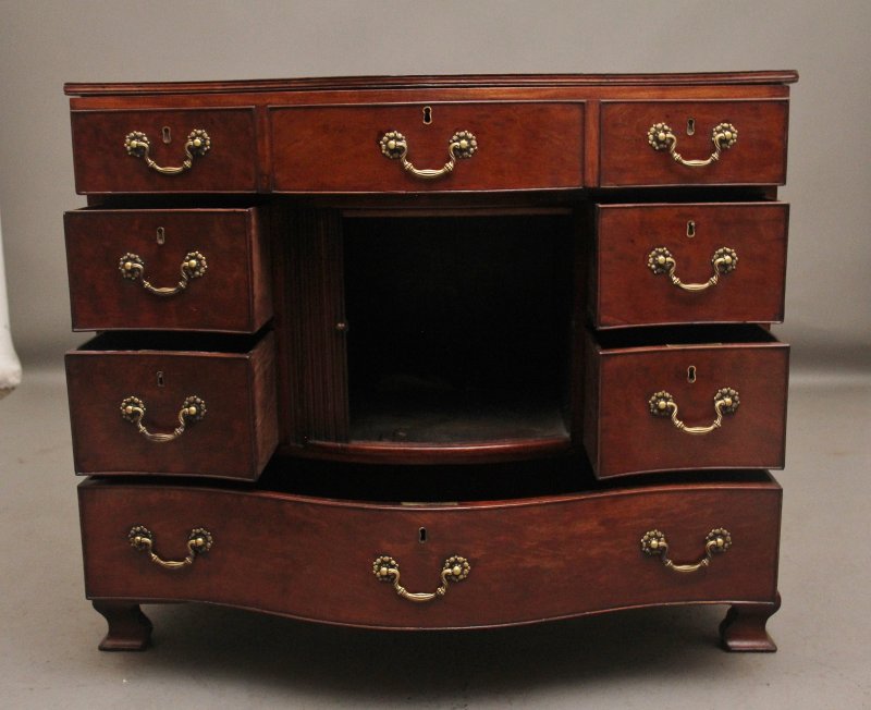 Early 19th Century mahogany chest of drawers