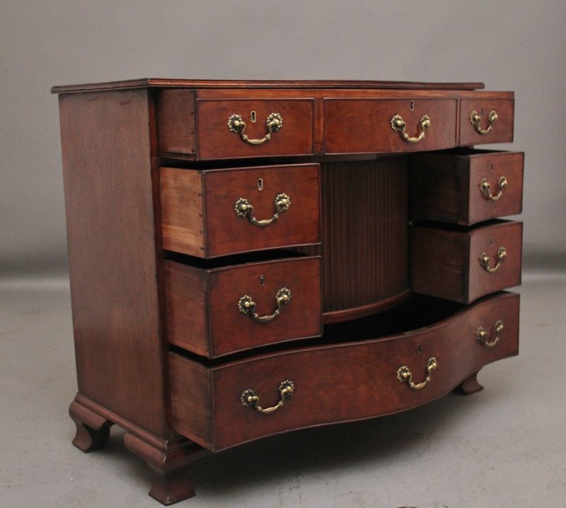Early 19th Century mahogany chest of drawers