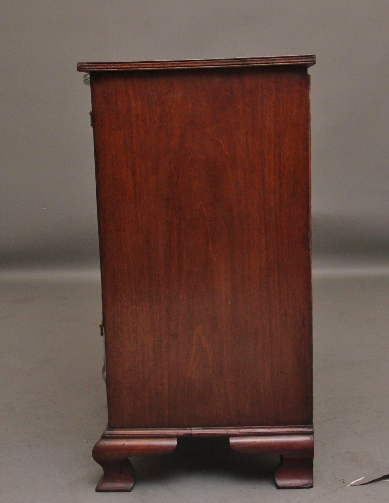 Early 19th Century mahogany chest of drawers