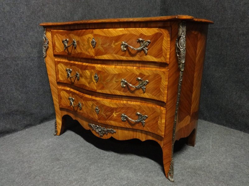 Good French Kingwood And Marquetry Commode Chest Of Drawers