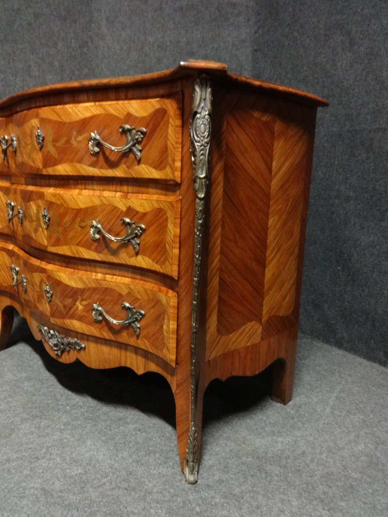 Good French Kingwood And Marquetry Commode Chest Of Drawers