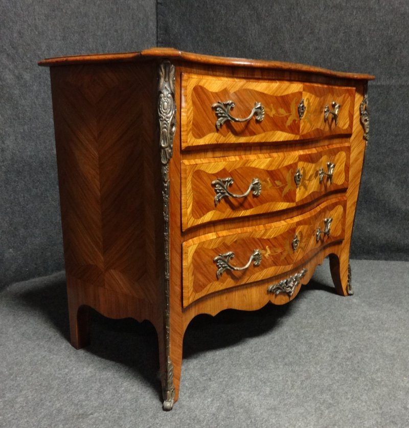 Good French Kingwood And Marquetry Commode Chest Of Drawers