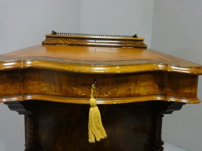 Top Quality Inlaid Burr Walnut Davenport Desk