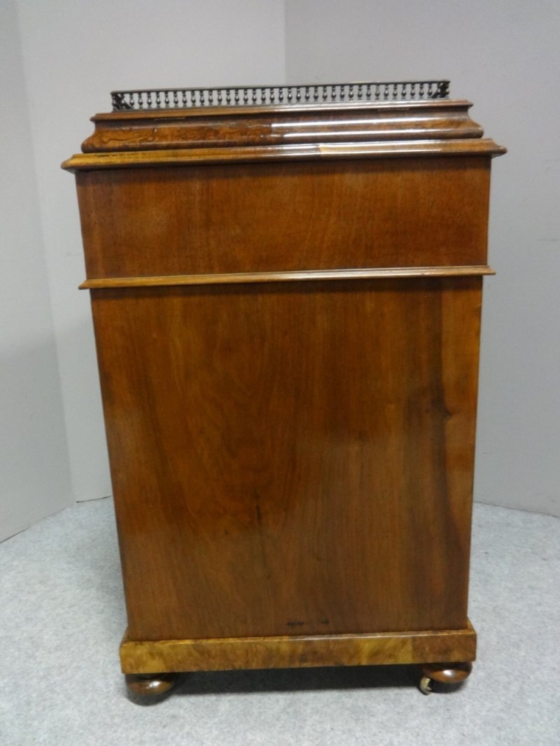 Top Quality Inlaid Burr Walnut Davenport Desk
