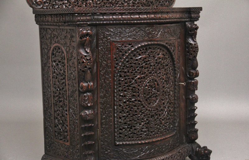 A superb quality 19th Century Anglo-Indian cabinet
