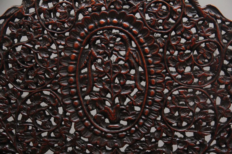 A superb quality 19th Century Anglo-Indian cabinet