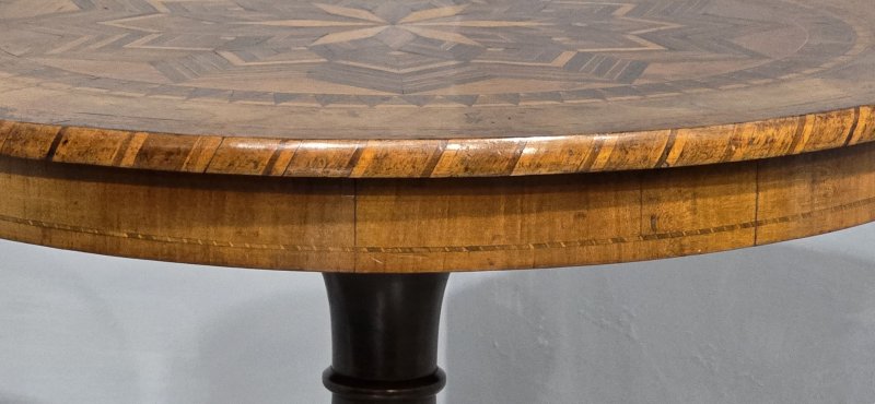 Italian Specimen Table