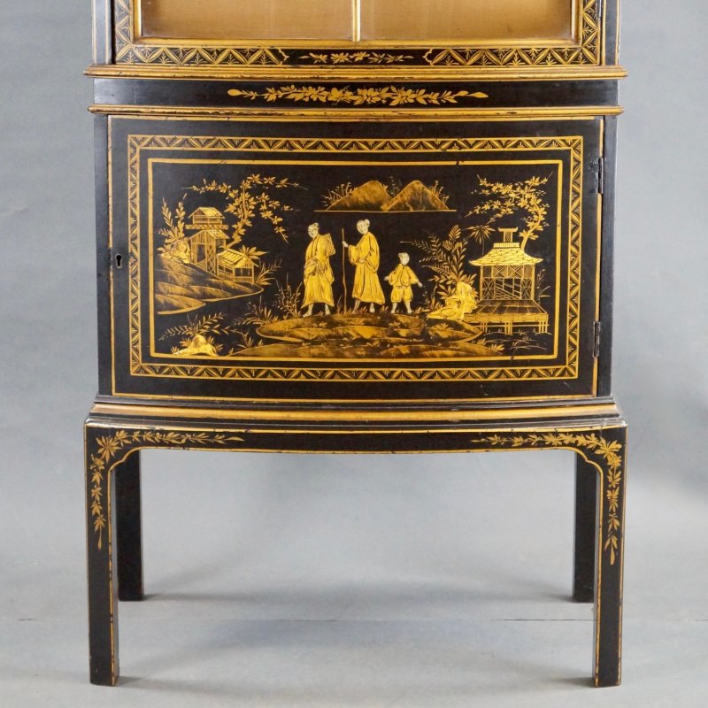 A Decorative Chinoiserie Vitrine