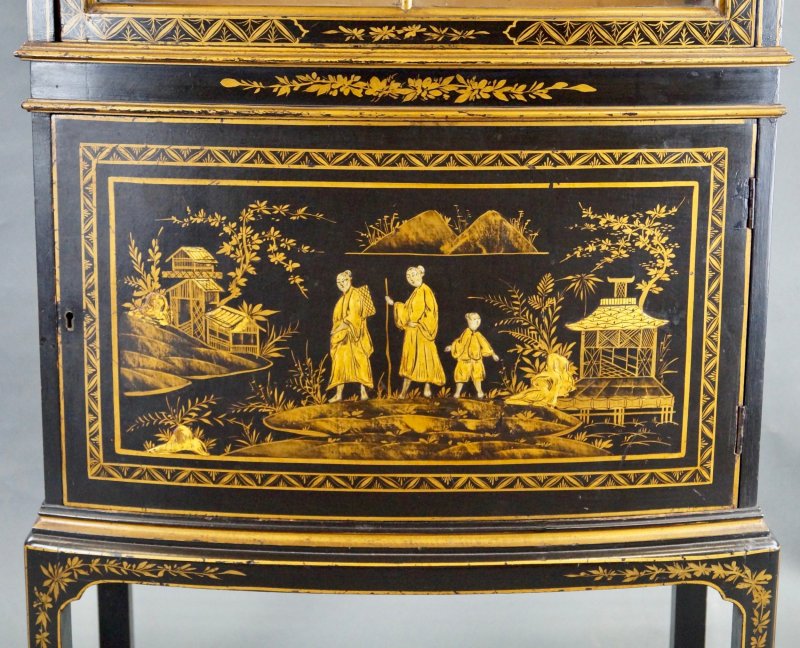 A Decorative Chinoiserie Vitrine