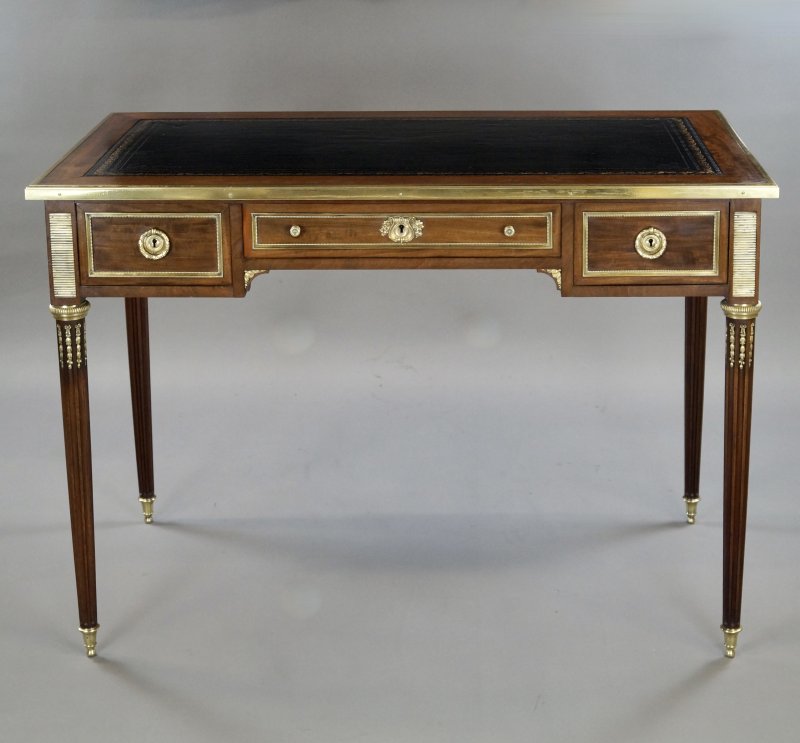 A Fine English Bureau Plat