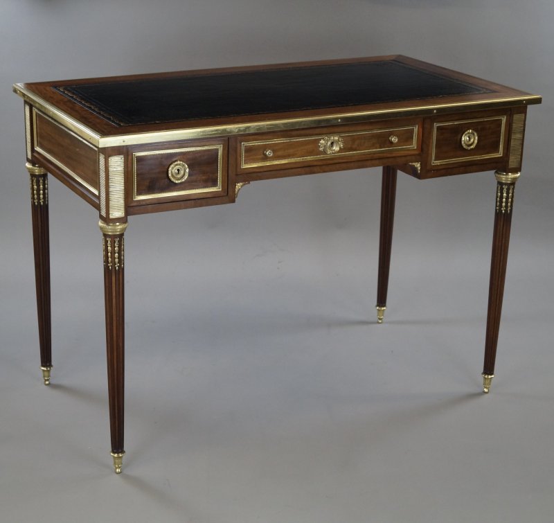A Fine English Bureau Plat