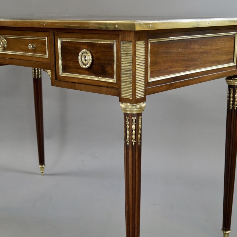 A Fine English Bureau Plat