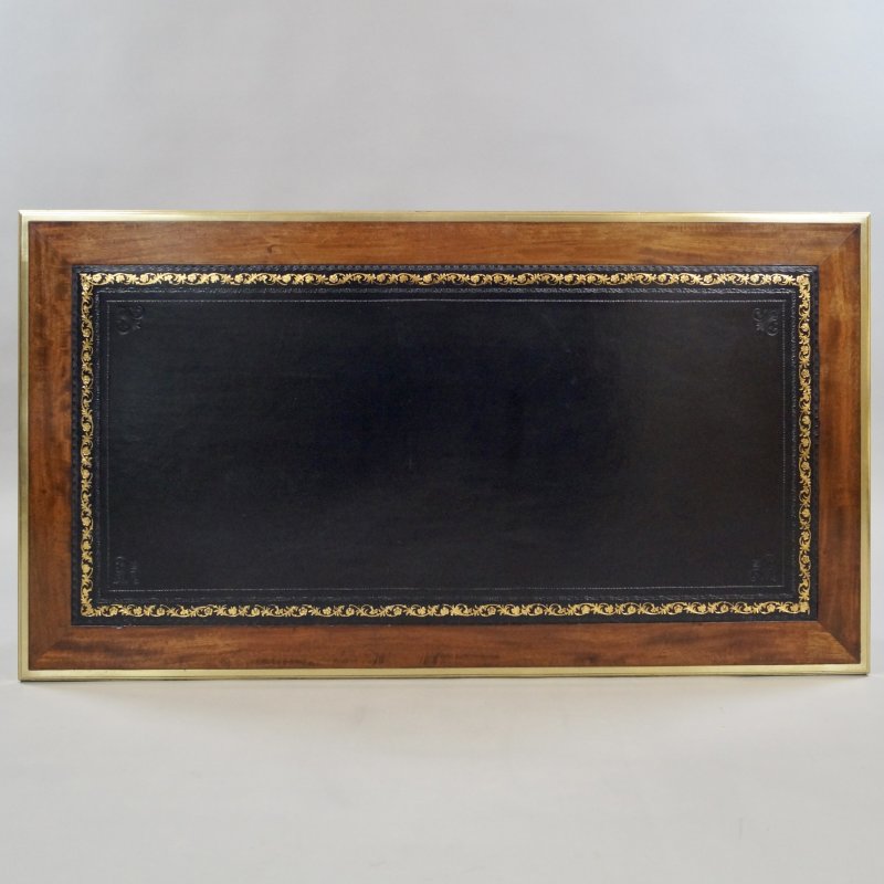 A Fine English Bureau Plat