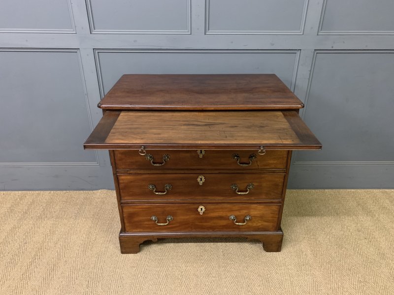 George III Mahogany Bachelors Chest of Drawers