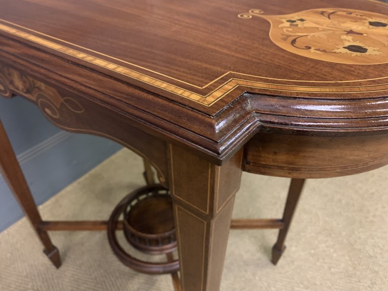 Pretty Inlaid Mahogany Table