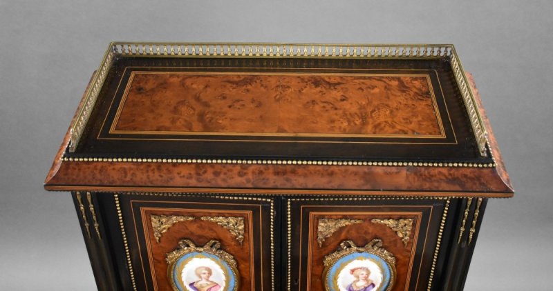 19th Century French Bonheur Du Jour