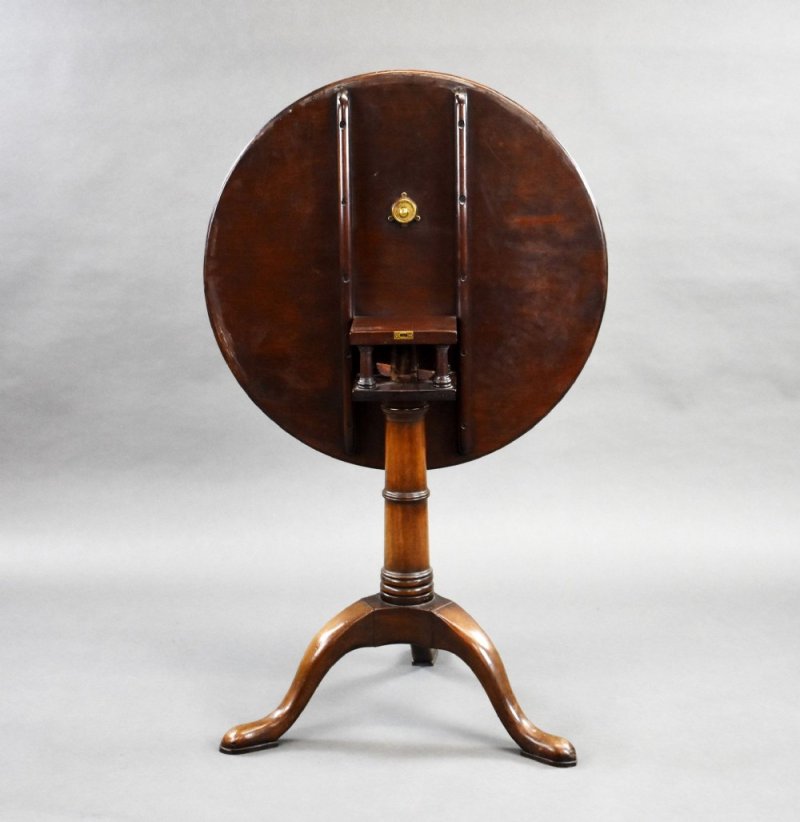 George III Mahogany Snap Top Circular Tripod Table