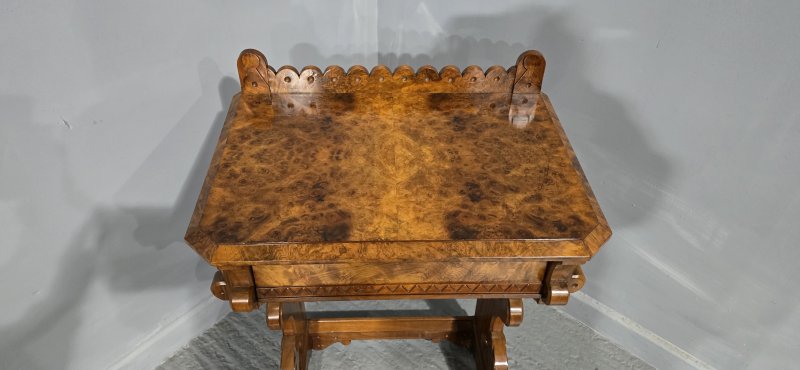 Superb Burr Walnut Console Hall Table