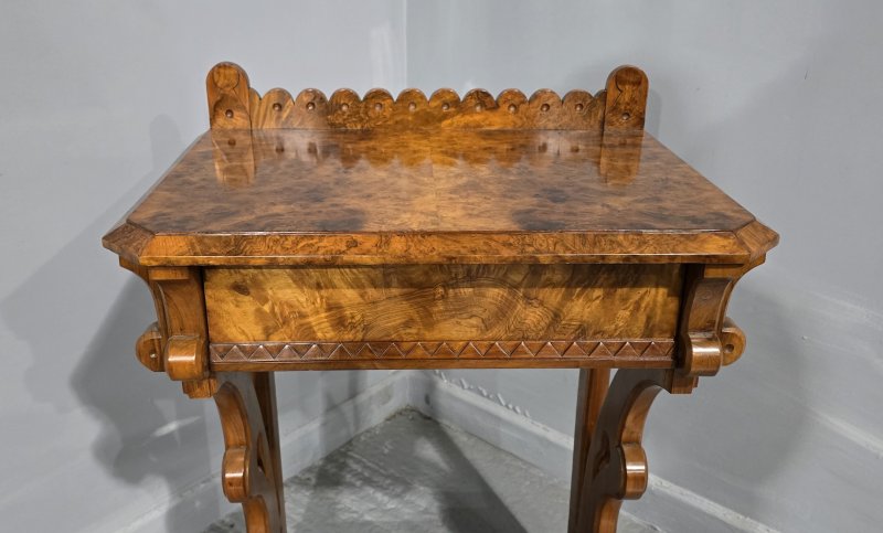 Superb Burr Walnut Console Hall Table