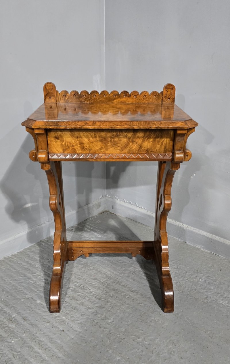 Superb Burr Walnut Console Hall Table
