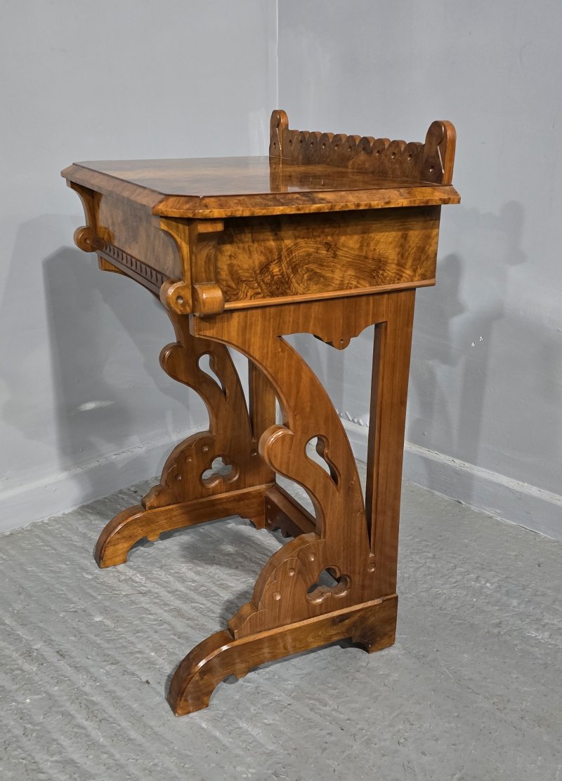 Superb Burr Walnut Console Hall Table