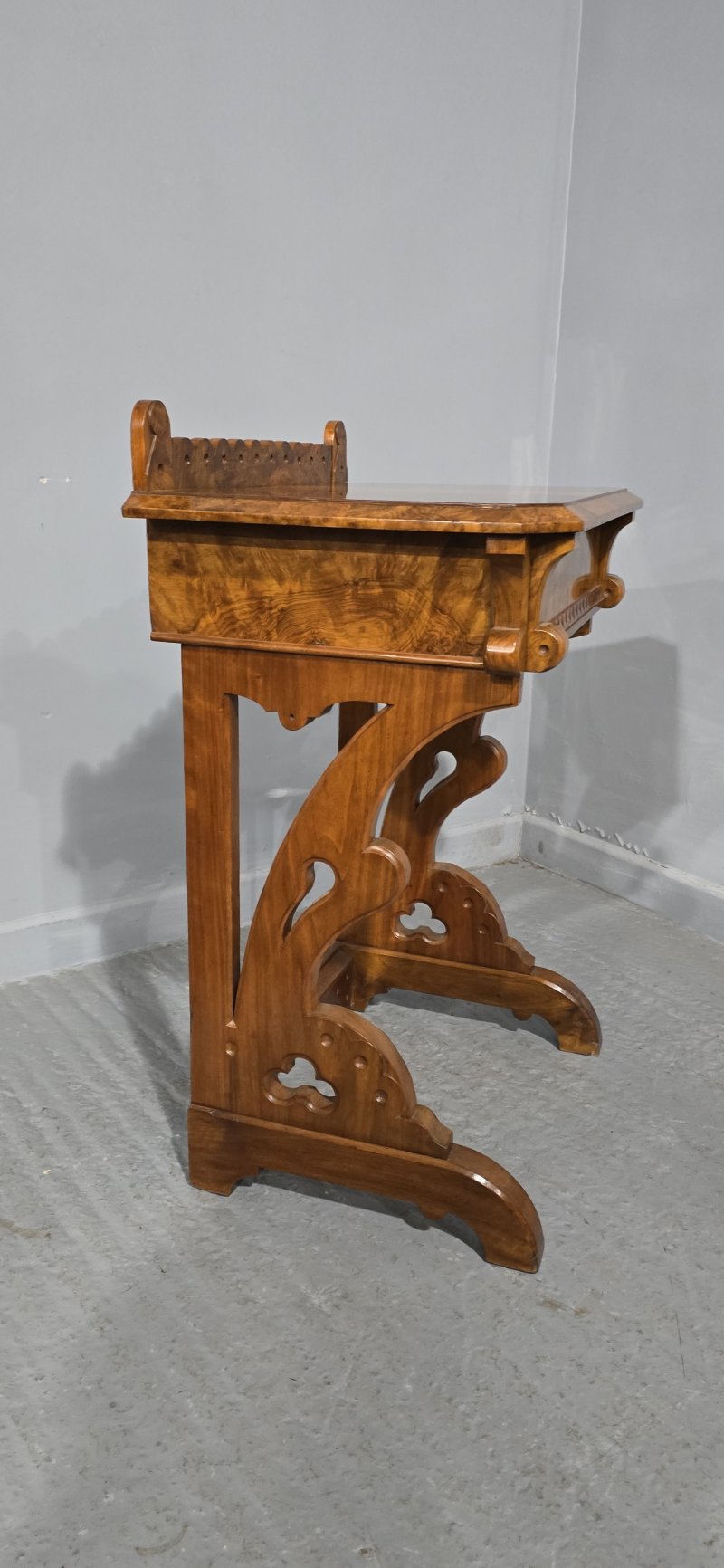 Superb Burr Walnut Console Hall Table