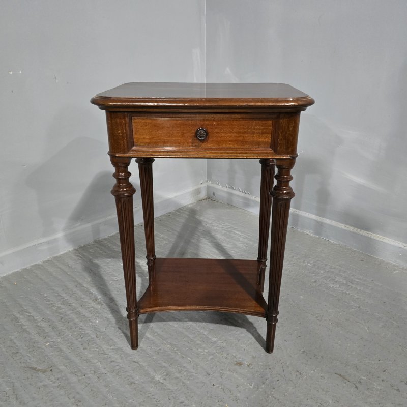 Lovely Victorian Mahogany Lamp Table