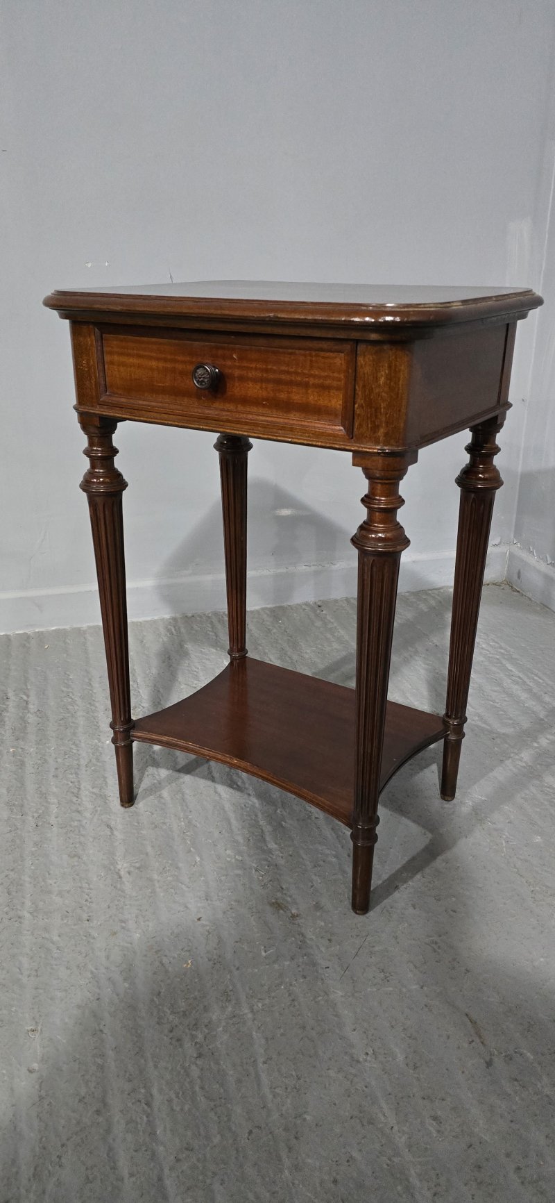 Lovely Victorian Mahogany Lamp Table
