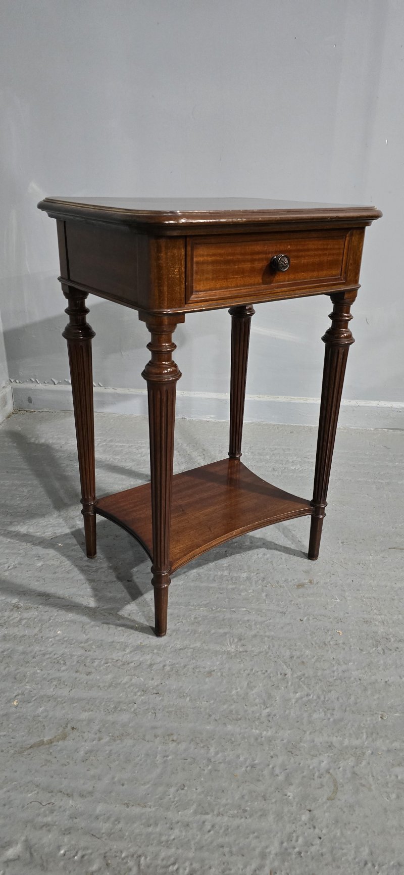 Lovely Victorian Mahogany Lamp Table