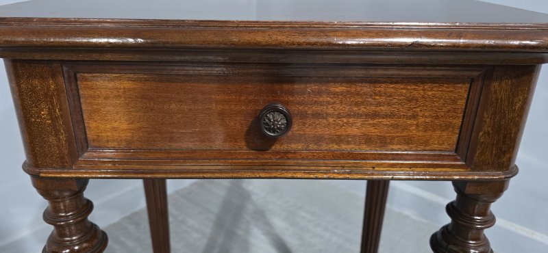 Lovely Victorian Mahogany Lamp Table