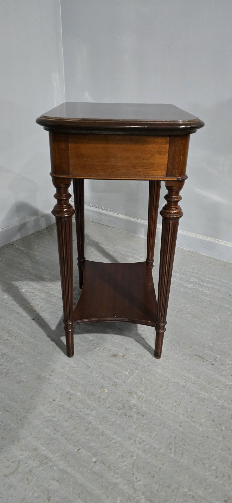 Lovely Victorian Mahogany Lamp Table