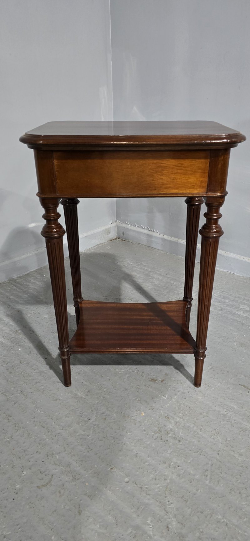 Lovely Victorian Mahogany Lamp Table