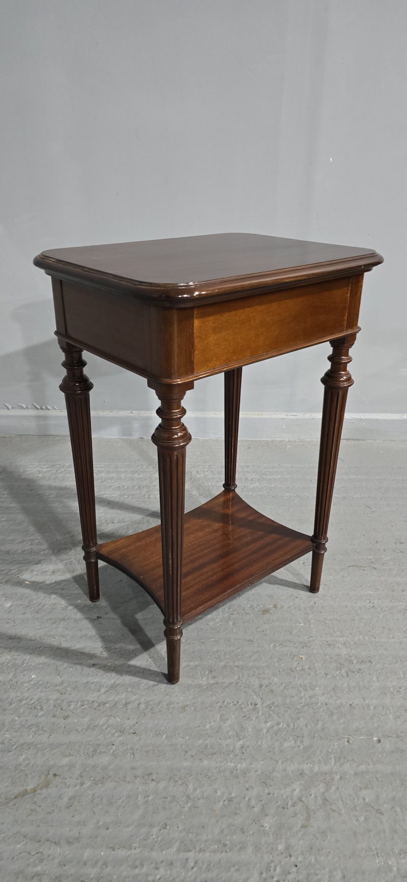 Lovely Victorian Mahogany Lamp Table