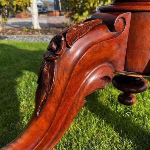 A Fine Quality Victorian Period Burr Walnut Antique Dining Table