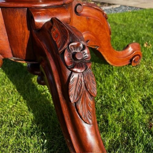 A Fine Quality Victorian Period Burr Walnut Antique Dining Table