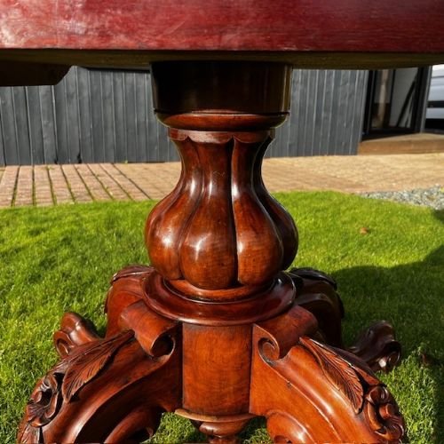 A Fine Quality Victorian Period Burr Walnut Antique Dining Table
