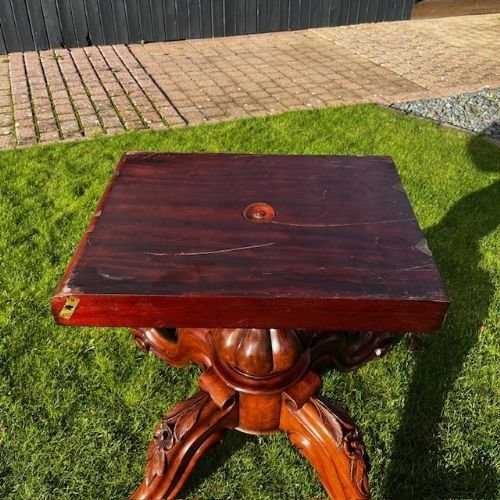 A Fine Quality Victorian Period Burr Walnut Antique Dining Table