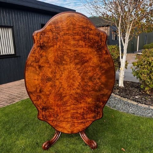 A Fine Quality Victorian Period Burr Walnut Antique Dining Table