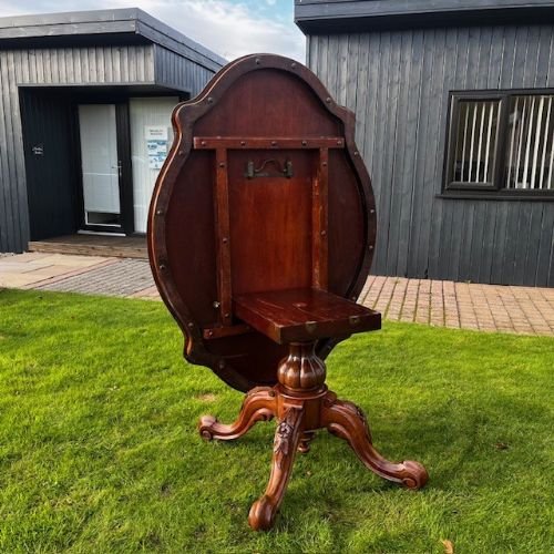 A Fine Quality Victorian Period Burr Walnut Antique Dining Table