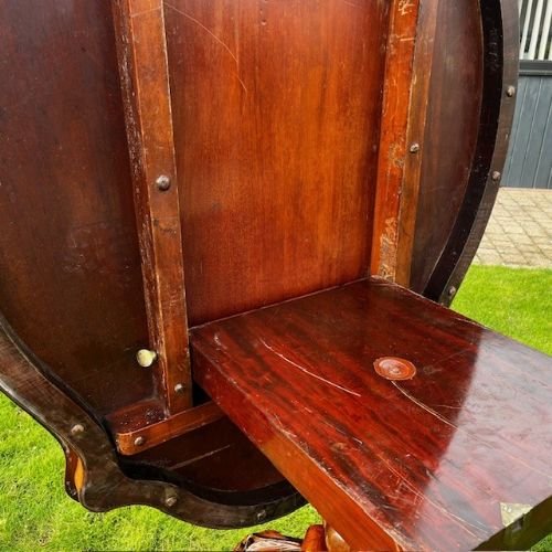 A Fine Quality Victorian Period Burr Walnut Antique Dining Table