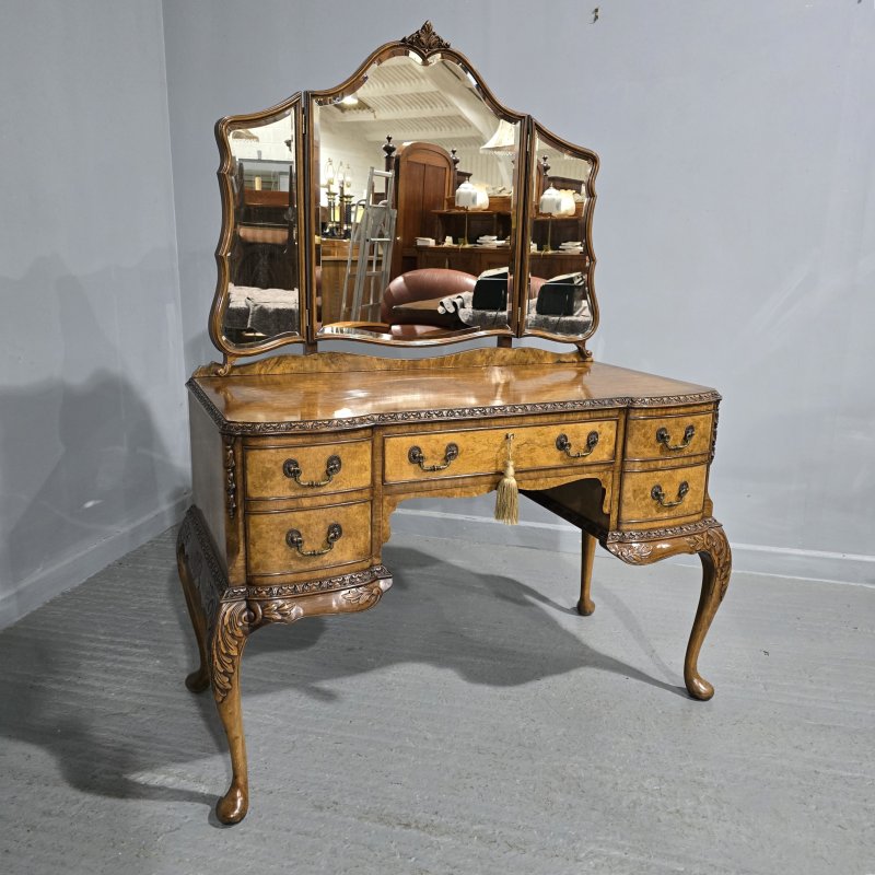 Stunning Queen Anne  Burr Walnut Dressing Table