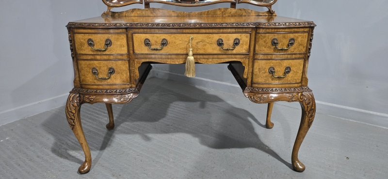 Stunning Queen Anne  Burr Walnut Dressing Table