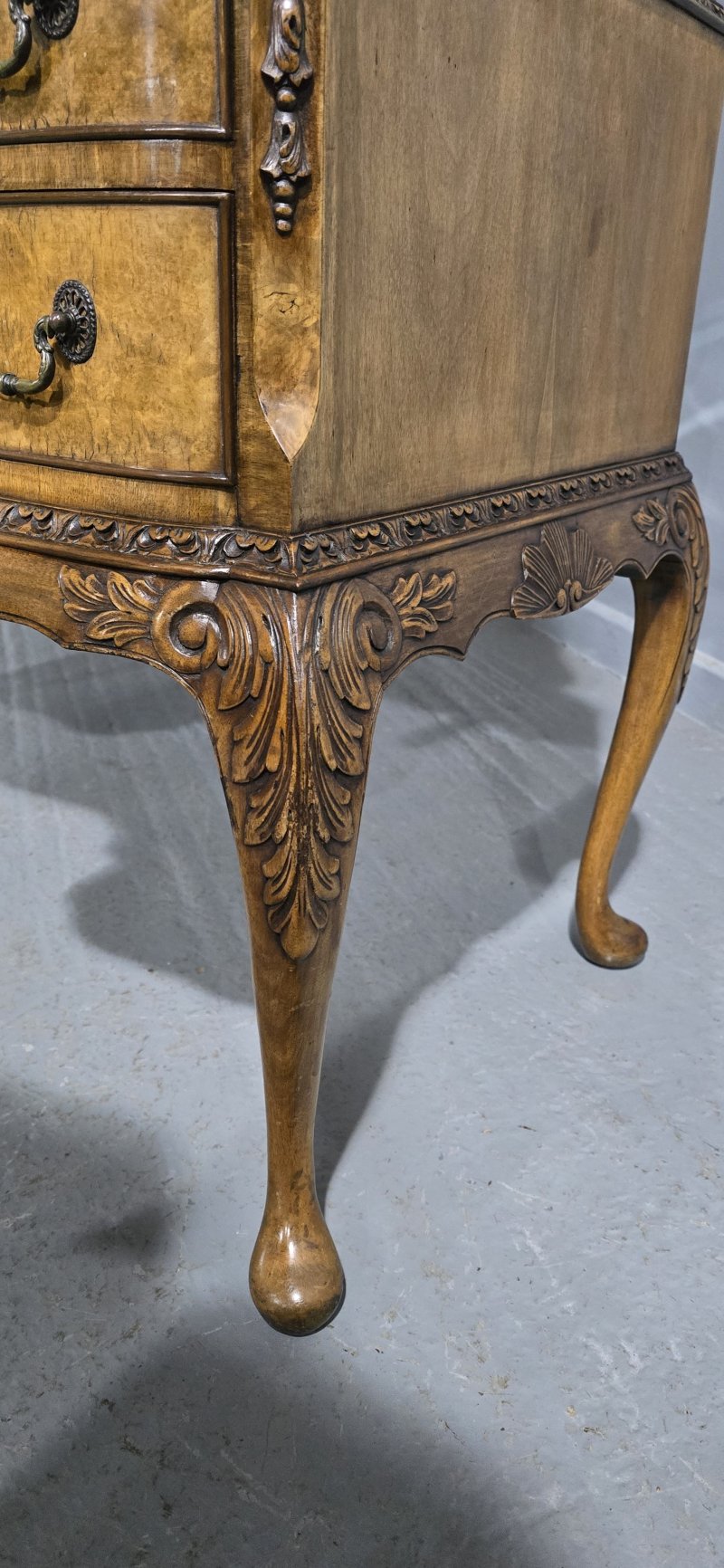 Stunning Queen Anne  Burr Walnut Dressing Table