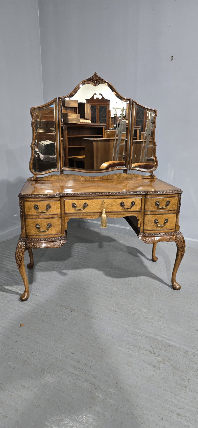 Stunning Queen Anne  Burr Walnut Dressing Table
