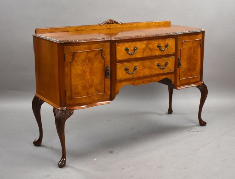 1930s Queen Anne Style Walnut Dining Suite