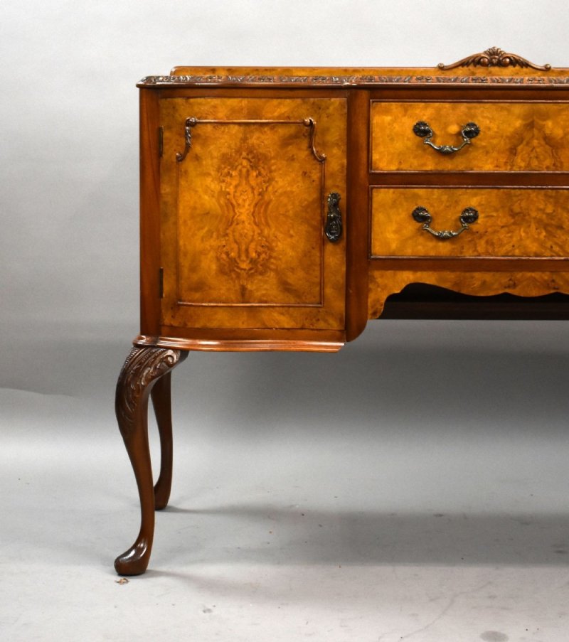 1930s Queen Anne Style Walnut Dining Suite