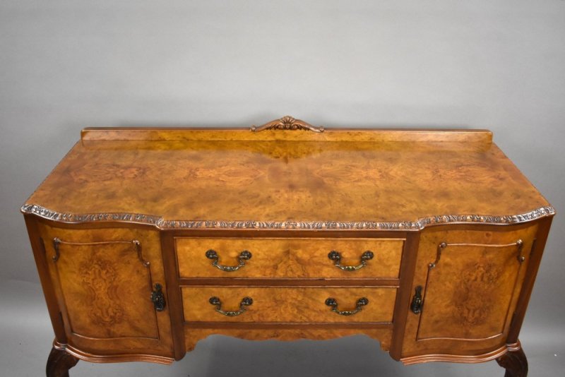 1930s Queen Anne Style Walnut Dining Suite