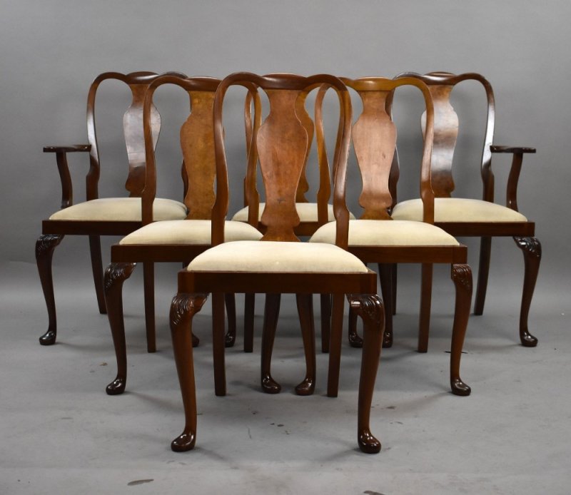 1930s Queen Anne Style Walnut Dining Suite