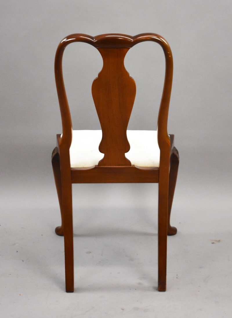 1930s Queen Anne Style Walnut Dining Suite